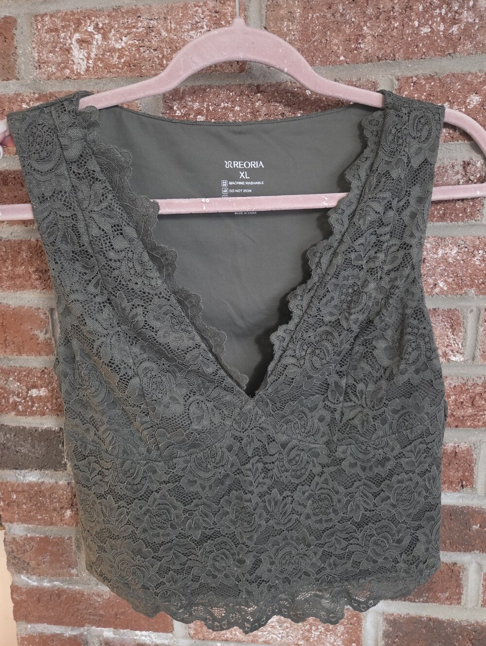 ReoRia Olive Lace V-Neck Crop Top